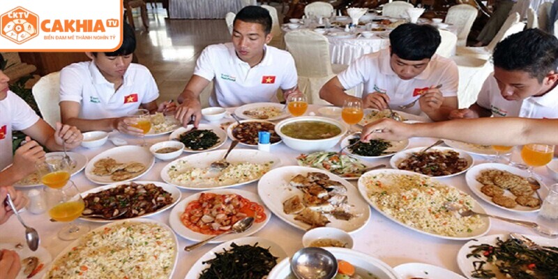 Chế Độ Dinh Dưỡng Của Cầu Thủ Chuyên Nghiệp Để Giữ Phong Độ 2 Chế độ dinh dưỡng của cầu thủ chuyên nghiệp được thiết kế kỹ lưỡng