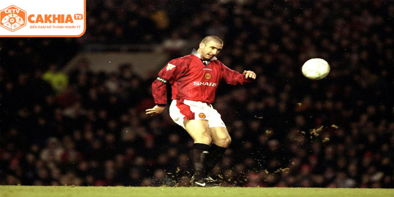 Những Cầu Thủ Bỏ Bóng Đá Và Câu Chuyện Phía Sau Sân Cỏ 3 Eric Cantona rời MU ở tuổi 30, cú sốc khiến thế giới ngỡ ngàng